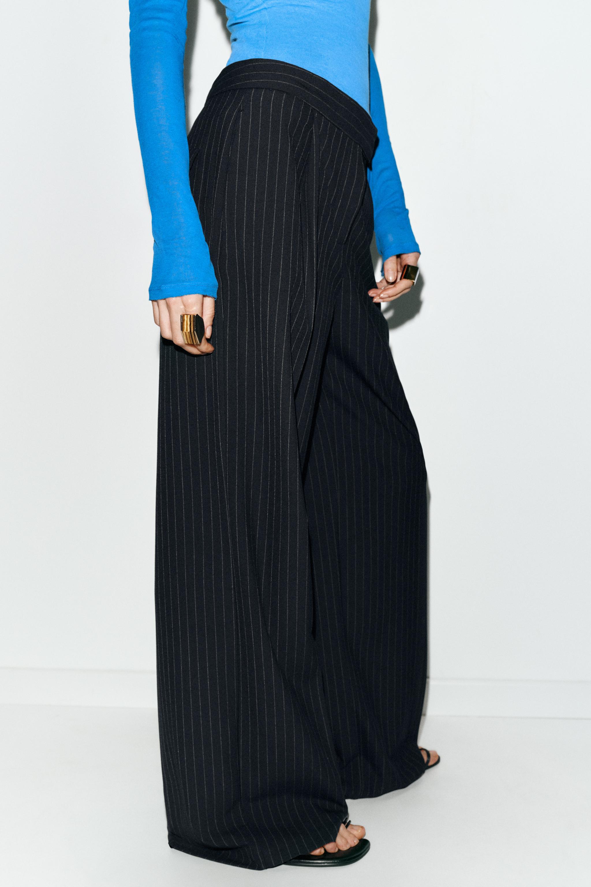 WIDE LEG PINSTRIPE PLEATED PANTS